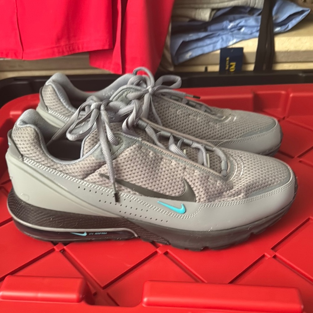 Nike Gray Athletic Shoes with Modern Silhouette Mens used size 13 shoes